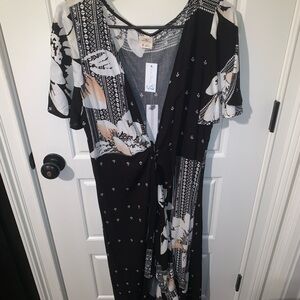 NWT-Oneill Black and White Floral Wrap Dress